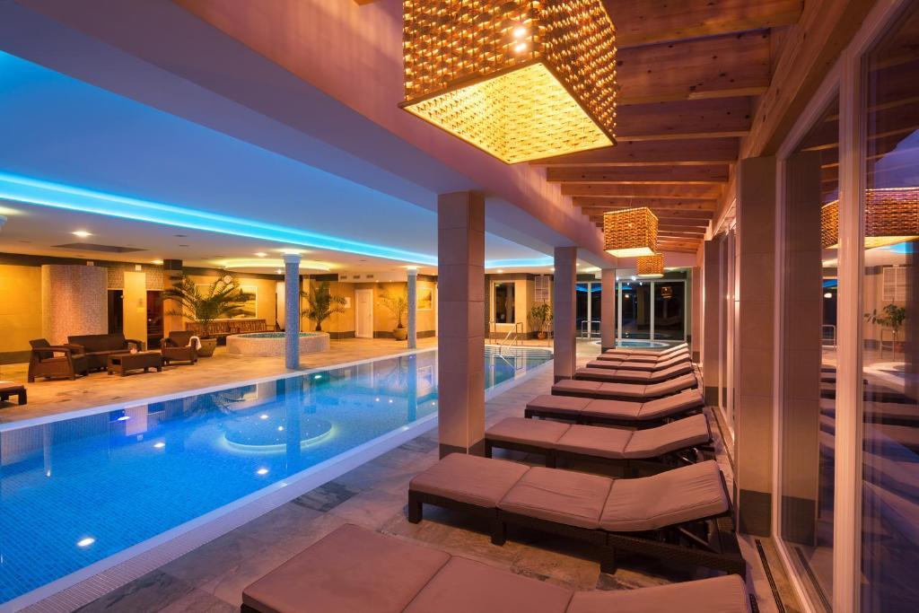 Hotel Honti Wellness Es Konferencia Szalloda فيشيغراد المظهر الخارجي الصورة