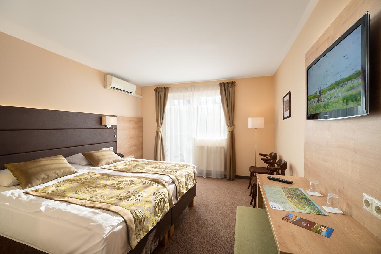 Hotel Honti Wellness Es Konferencia Szalloda فيشيغراد المظهر الخارجي الصورة