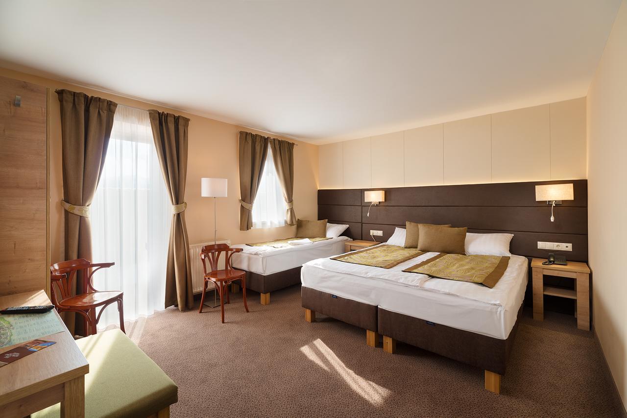 Hotel Honti Wellness Es Konferencia Szalloda فيشيغراد المظهر الخارجي الصورة